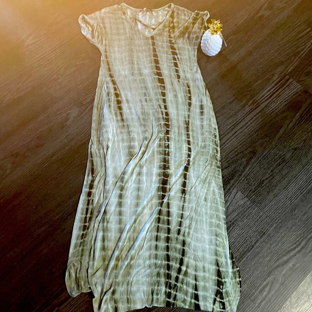 🍍Tied Dyed maxi dress 🍍size small🍍length 54”🍍slits on both sides🍍@15